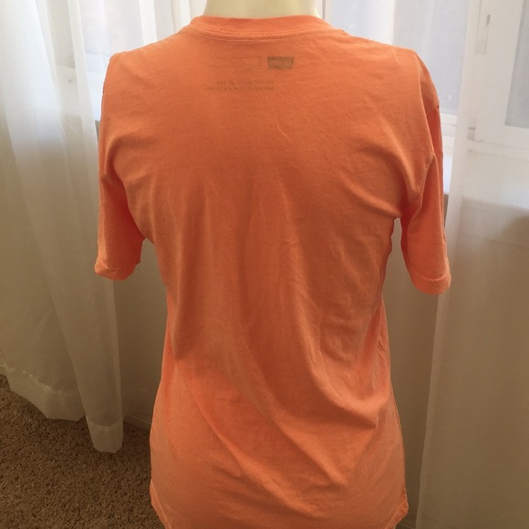 Women’s Levi T-shirt - Picture 3 of 5